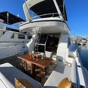  Bateau-hôtel Yate Stv